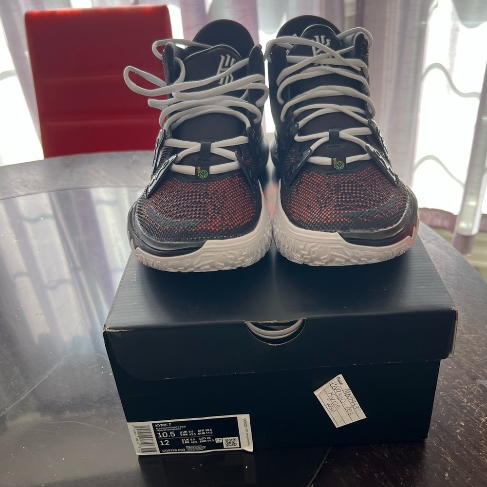 Kyrie 7 Mens shoe